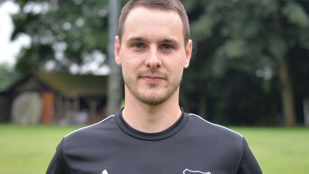 Teutonia-Co-Trainer Dennis Wessels spricht von einem rabenschwarzen Tag im Pokal gegen Borussia Leer.  © Foto: Born