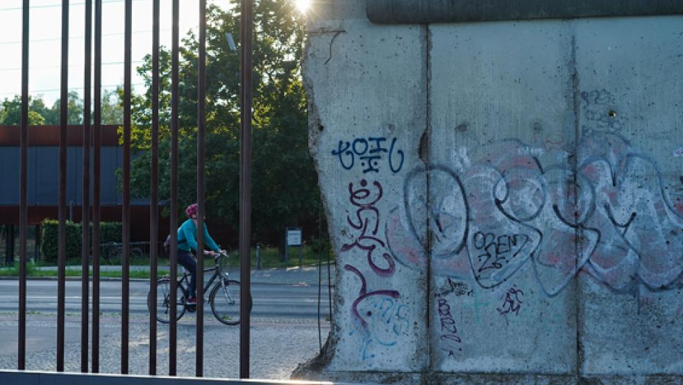 Ein Blick auf die Berliner Mauer an der Gedenkstätte Berliner Mauer an der Bernauer Straße. Am 13. August 1961 begann der Bau der Berliner Mauer, Deutschland war für mehr als 28 Jahre geteilt.  © Foto: dpa / Jörg Carstensen
