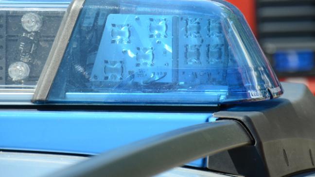 Auto stößt mit Wohnmobil zusammen