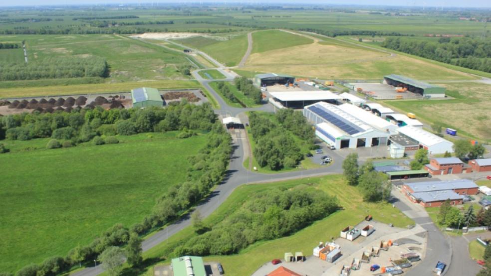 Auf dem Gelände des heutigen Entsorgungszentrums des Landkreises Leer in Breinermoor wurde 1974 eine Zentraldeponie in Betrieb genommen. Bis dahin gab es in Teilen des Kreisgebietes lediglich eine Müllabfuhr auf freiwilliger Basis. In den ländlichen Gemeinden erfolgte die Abfallablagerung dezentral auf verschiedenen Grundstücken überwiegend privater Eigentümer. © Foto: Landkreis Leer