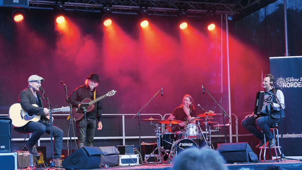 »Gut, wieder hier zu sein« (von links): Oliver Jüchems, Helmut Bengen, Mathias Diesel und Holger Billker hatten sichtlich Spaß daran, endlich wieder vor größerem Publikum auftreten zu dürfen.  © Foto: Jürgens