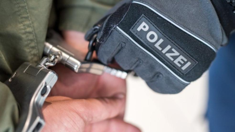 Die 32-Jährige klaute zusammen mit einem 23-jährigen Mann drei Fahrräder in der Mühlenstraße und beschädigte dabei das Auto eines Anwohners. © Archiv