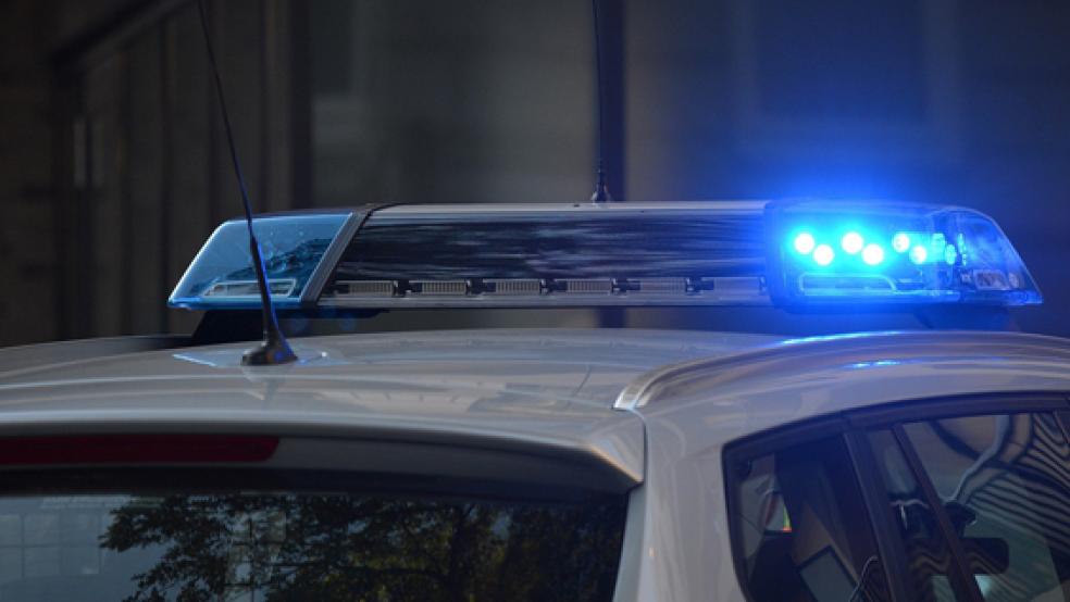 Ein Strafverfahren läuft laut Polizei gegen einen 17-Jährigen aus Norden, der sich unter Drogen und ohne Führerschein ans Steuer eines Autos setzte und dann in Emden verunglückte.<br />  © Foto: Pixabayx