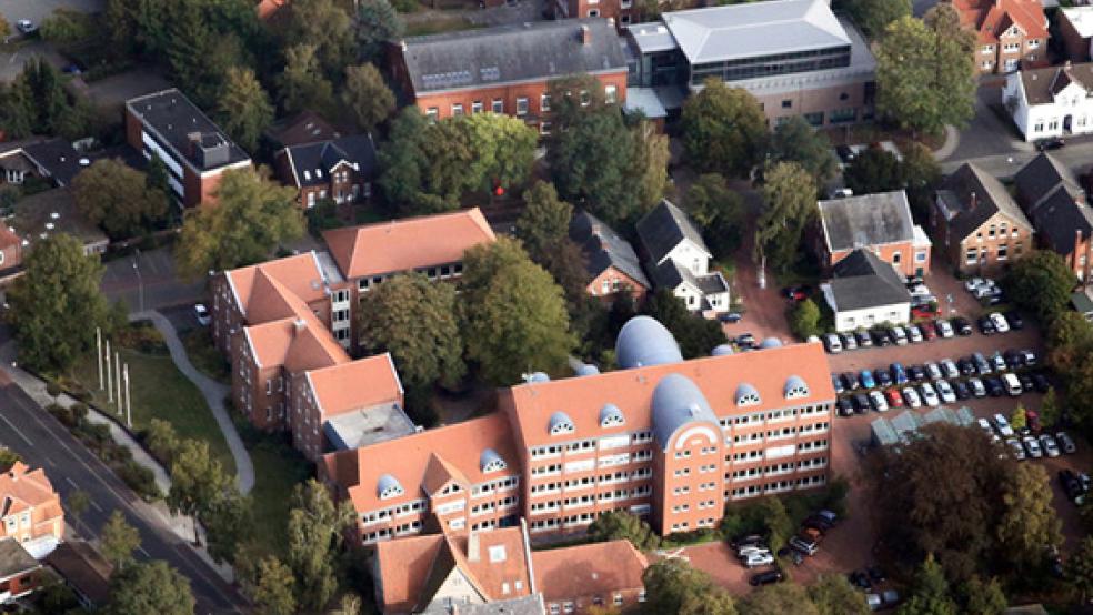 Die Gebäude der Kreisverwaltung in Leer aus der Vogelperspektive.  © Luftbild: Heiner Unkel
