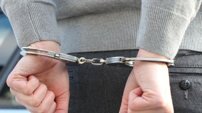 Handschellen klicken nach berauschter Radfahrt