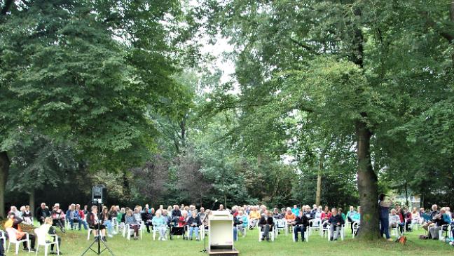 Gottesdienst im Stapelmoorer Park