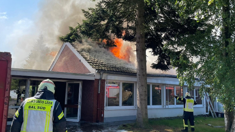 Bei dem Brand am 23. August wurde das Schulgebäude in Collinghorst schwer beschädigt. © Archivfoto: Feuerwehr