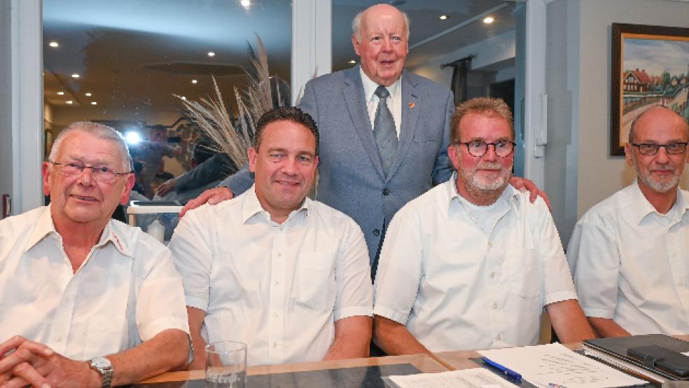 Der Vorstand besteht aus Schriftführer Siegfried Bayer, Detlef Troff (2. Vorsitzender), Andreas Bruns (1. Vorsitzender) und Bernhard Oltmanns (von links).  © Bruins