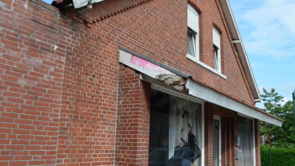 Das ehemalige Geschäftshaus an der Backemoorer Straße 91, in dem Leistungsempfänger leben, wird von der EWE bald wieder mit Strom und Gas versorgt. © Fertig