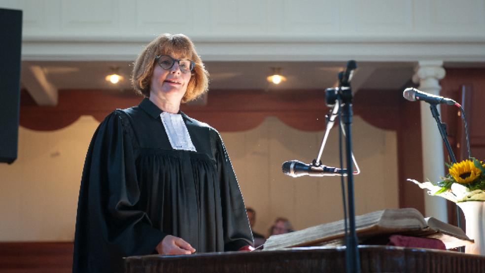 Dr. Susanne Bei der Wieden hielt ihren ersten Gottesdienst als Kirchenpräsidentin der Evangelisch-reformierten Kirche Leer. © Britta Brüling