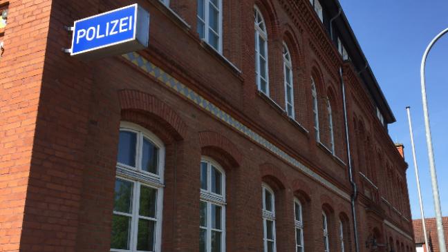 30-Jährige schlägt und bespuckt Polizisten