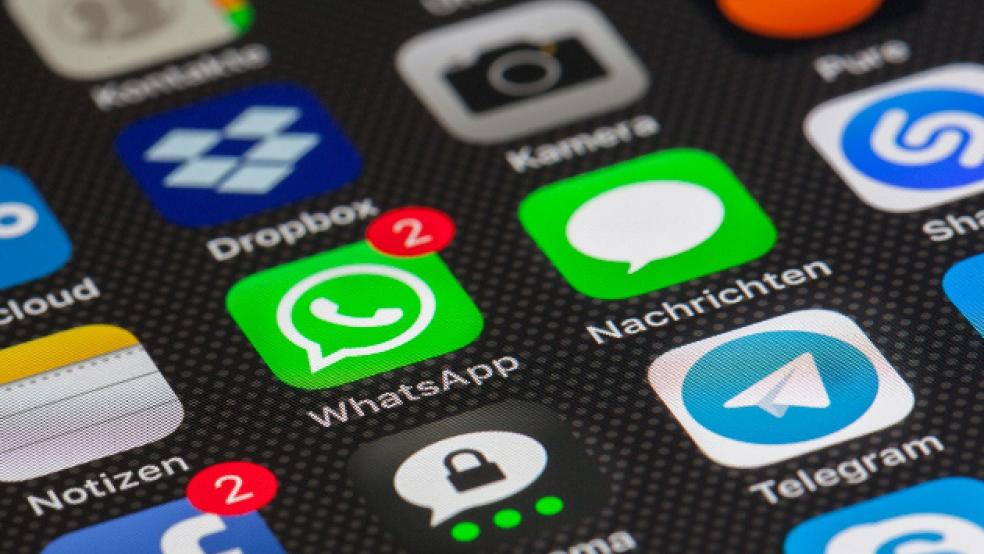 Der Betrüger meldete sich über den Messenger-Dienst WhatsApp bei dem Ehepaar in Leer und gab sich als Tochter aus. © Symbolfoto: Pixabay