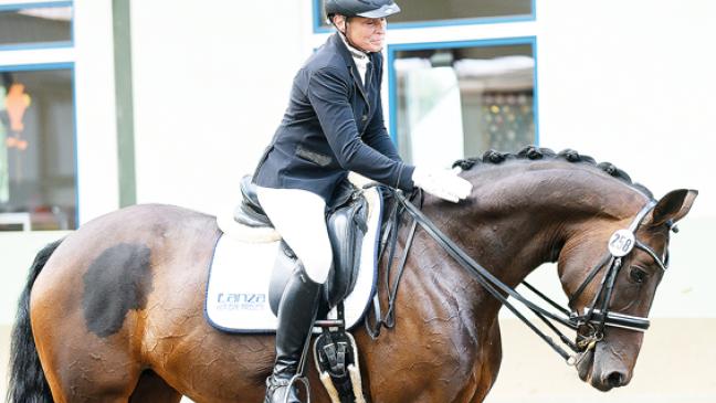 Alice Smidt siegt in der L-Dressur