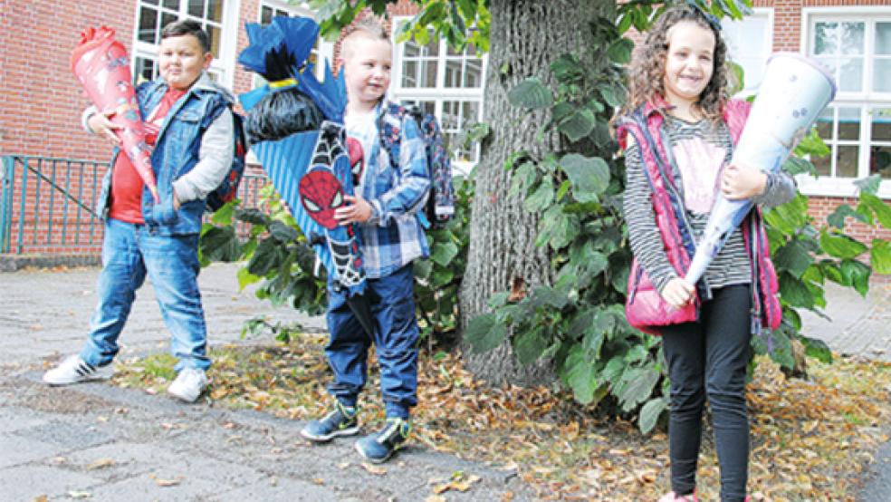 Santino Reichert, Justin Kuhlemann und Elina Gurzakovic (von links) konnten sich schon einen ersten Eindruck vom Schulleben verschaffen.  © Foto: privat