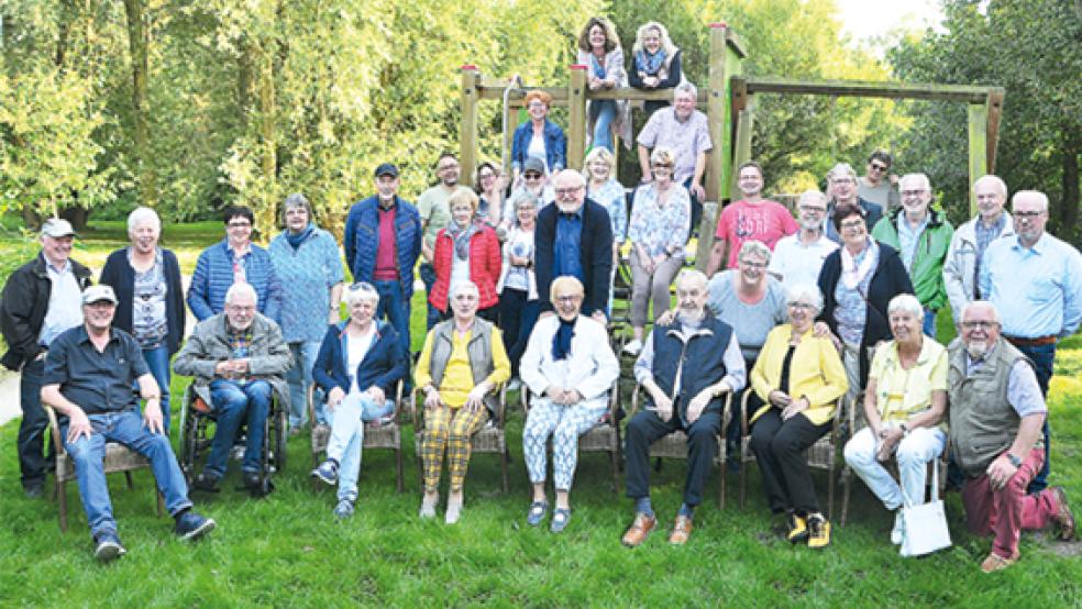 Die Mitglieder der Heimatbühne fuhren nach Grotegaste. Dort wurde »Disc-Golf« gespielt und gegrillt.  © Foto: Wolters