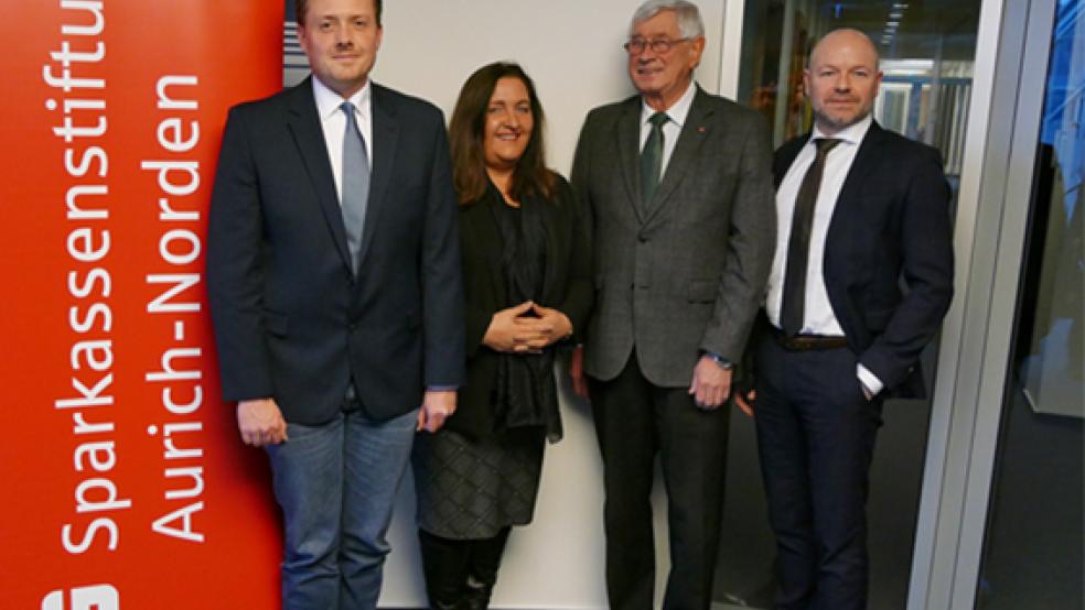 Die Organisatoren der Auricher Wissenschaftstage (von links): Dr. Matthias Busker, Claudia Groen und Josef Antony sowie Vorstandschef Oliver Löseke von der Kreissparkasse Aurich-Norden, die erneut Hauptsponsor ist.  © Foto: Jürgens