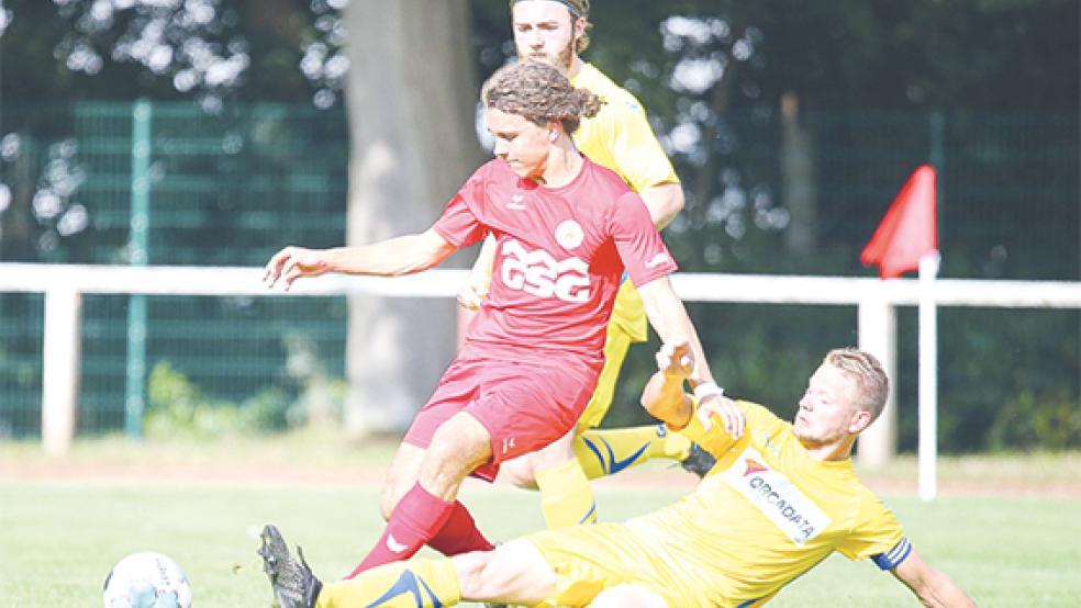 Germania Leer und Lukas Koets (unten) erkämpften sich einen 3:2-Auswärtssieg beim VfL Wildeshausen.  © Foto: privat