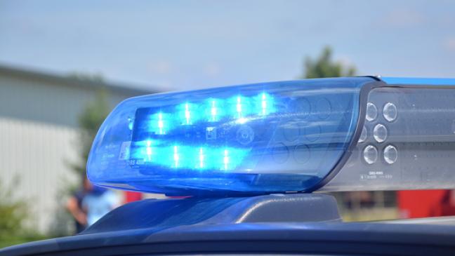 74-Jähriger kommt von der Straße ab