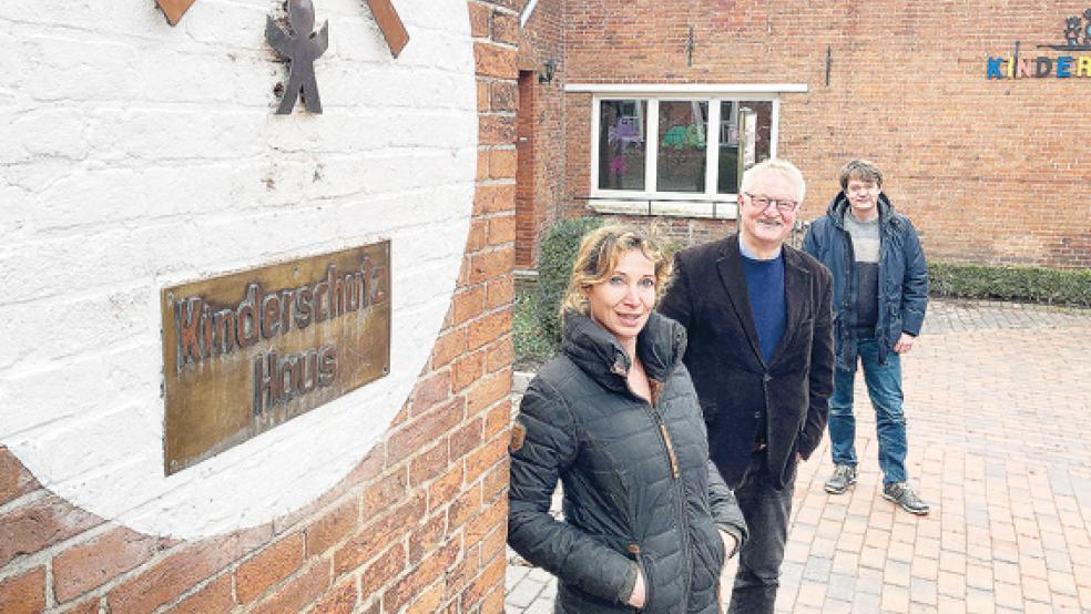 Setzen sich weiter stark für die Rechte von Kindern ein: Tanja Siemermann-Neuhaus, Richard Heeren und Christian Hildebrandt vom Kinderschutzbund in Leer.  © Archivfoto: Boelmann