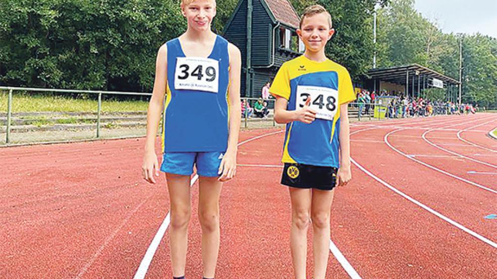 Raul Knoche (links) und Henri Janssen vom TuS Weener starteten beim Nachwuchssportfest in Papenburg.  © Foto: privat