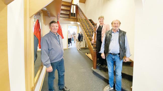 Neue Küchen und schöne Treppe