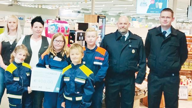 Leergutbons für den Bunder Feuerwehr-Nachwuchs gespendet