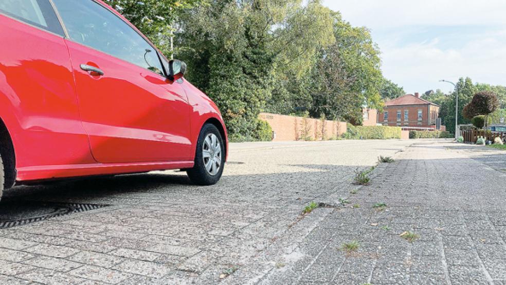 Mit der Zusammenlegung der Oberschule an einem Standort sind zu Stoßzeiten deutlich mehr Verkehrsteilnehmer auf der Wiesenstraße in Weener unterwegs.  © Foto: Boelmann