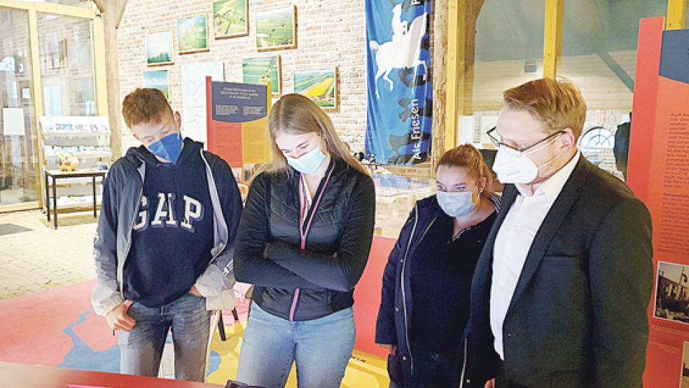 Mitglieder der Jungen Union informierten sich im Bunder Dollartmuseum.  © Foto: Junge Union