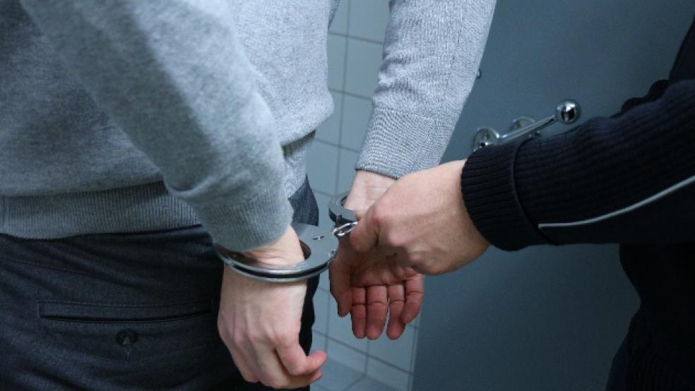 Gegen den 42-jährigen Mann bestand ohnehin ein Haftbefehl. Er wurde in eine Justizvollzugsanstalt gebracht. © Symbolfoto: Pixabay