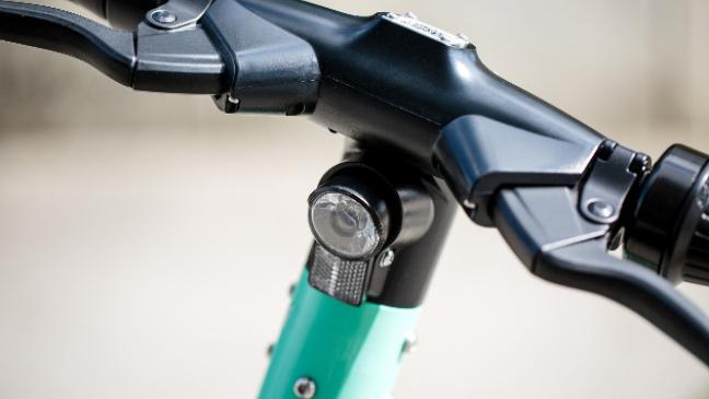 E-Scooter-Fahrer außer Rand und Band