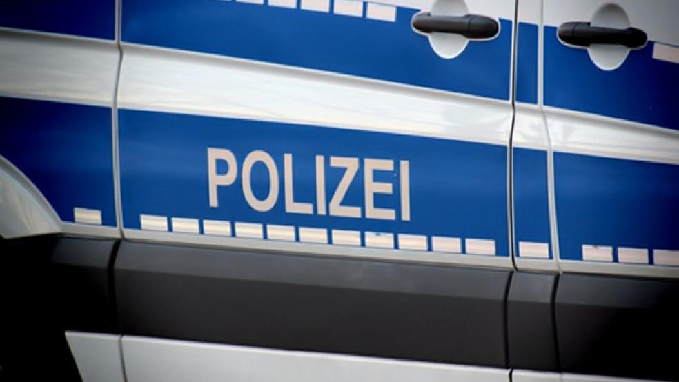 Die Polizei fahndet nach einem Autofahrer, der seinen Wagen nach einem Unfall in Leer einfach stehen ließ und zu Fuß flüchtete.  © Foto: Pixabay