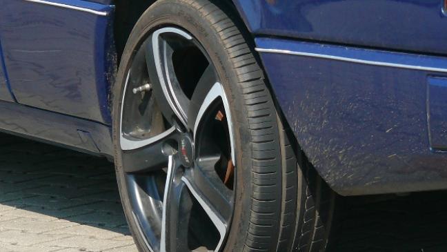 Alle vier Reifen platt