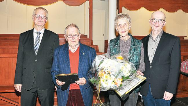 Goldene Ehrennadel als Anerkennung