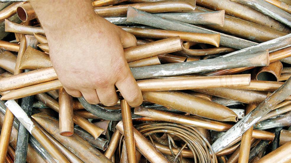 Ob Heizungsrohre oder Regenrinnen: Kupfer ist bei Langfingern heißbegehrt.  © Foto: dpa