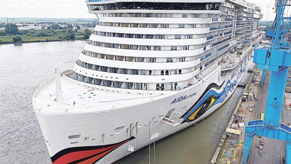 Die »Aida Cosma« am Ausrüstungskai.  © Foto: Meyer Werft