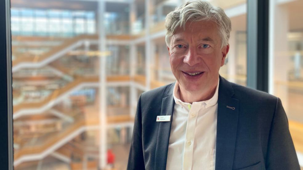 Heinz Feldmann als Vorstandsvorsitzender der Sparkasse LeerWittmund freut sich, dass die Zweckverbandsversammlung der vorgeschlagenen Regelung für seine Nachfolge zugestimmt hat.  © Foto: Hanken