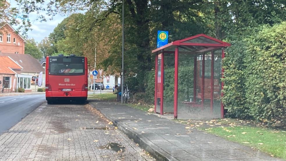 Der Landkreis führt Gespräche mit dem zuständigen Busunternehmen, um die Situation an der Weeneraner Oberschule zu verbessern. © Boelmann 