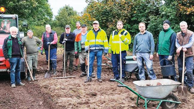 Dorfverein legt Blühwiese an