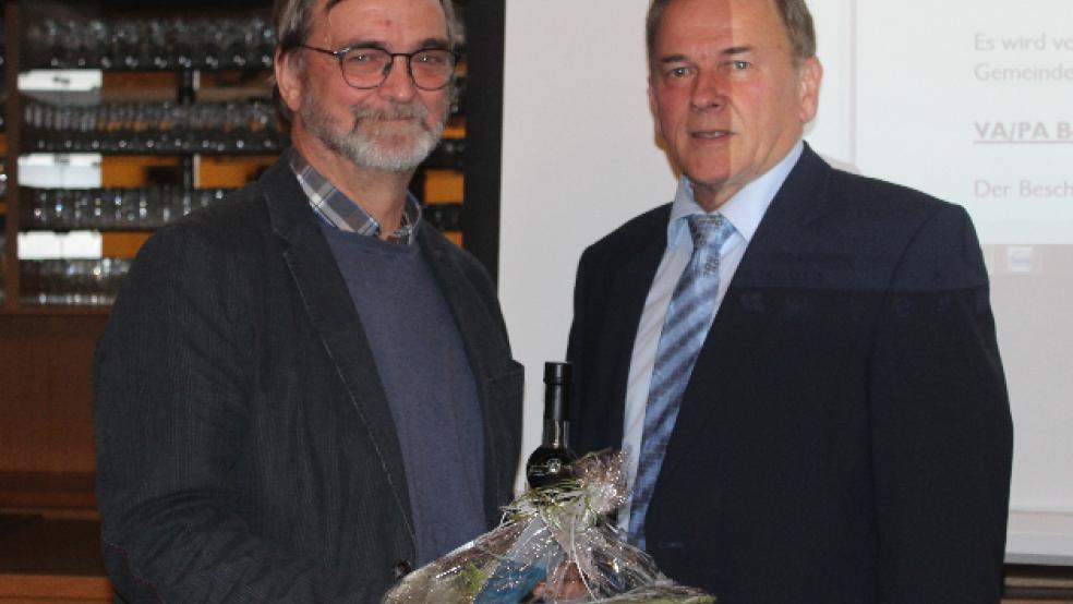 »Ich habe die Nähe immer als sehr wohltuend empfunden«, blickte Ratsvorsitzender Graalmann (links) auf die Zusammenarbeit mit Bürgermeister Gerald Sap zurück. © Berents