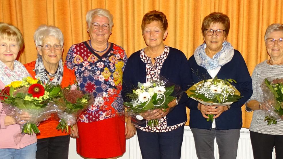 Bei den Ehrungen: Jutta Albrandt, Erika Ternieden, Gertrud Cordes (1. Vorsitzende), Wilma Jürrens, Christa Maas und Christa Hübner-Struck. . © privat