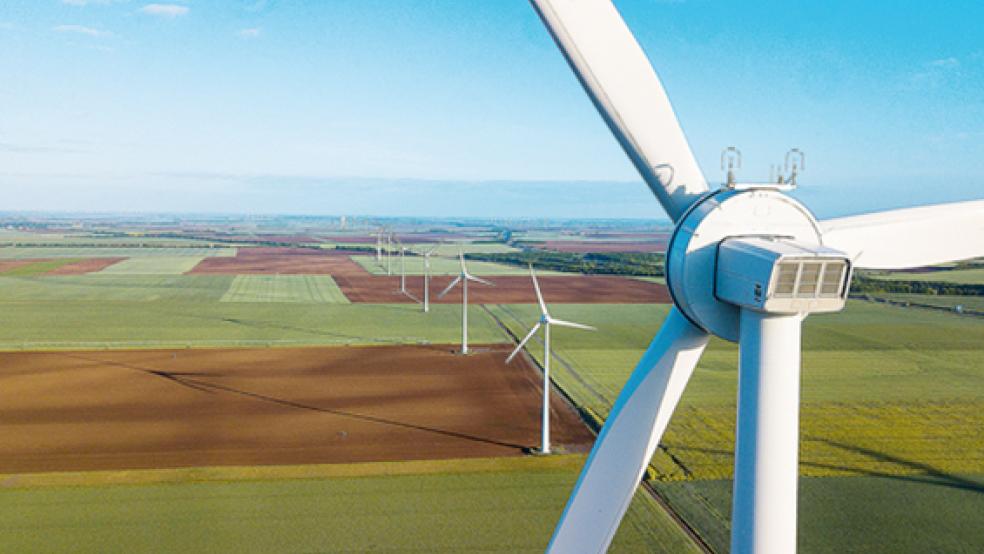 Der Windpark »Auzay« hat seinen Standort in der Gemeinde Auchay sur Vendée, Département Vendée, in der nordwestfranzösischen Region Pays de la Loire. Hier stehen neun Windenergieanlagen des Typs Enercon E-138 EP3 mit einer Leistung von insgesamt knapp 36 Megawatt.  © Foto: Pierre Chasles / Enercon