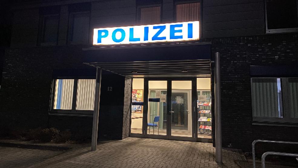 Der Polizei gingen in der vergangenen Nacht in Weener drei junge Männer ins Netz, die Baustellenschilder geklaut hatten. © Hanken