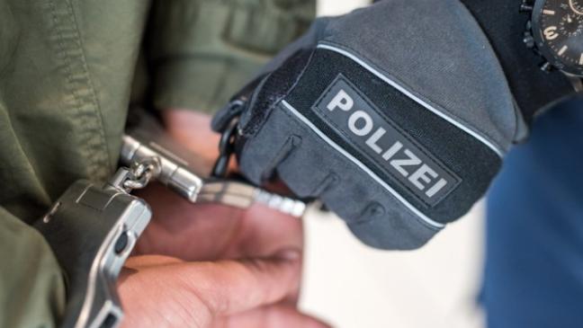 Zöllner schnappen 28-Jährigen