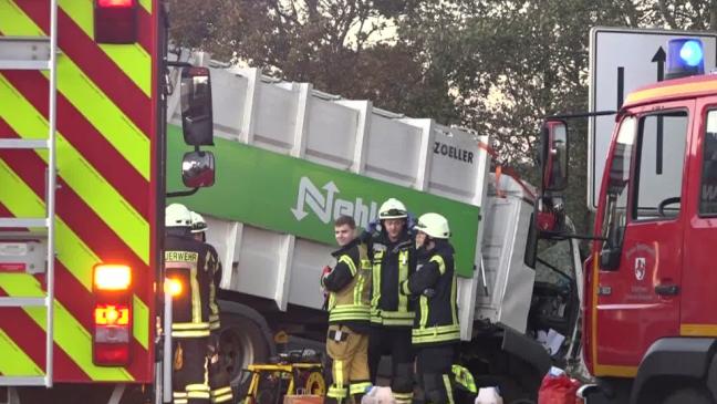 Drei Tote nach schwerem Lkw-Unfall