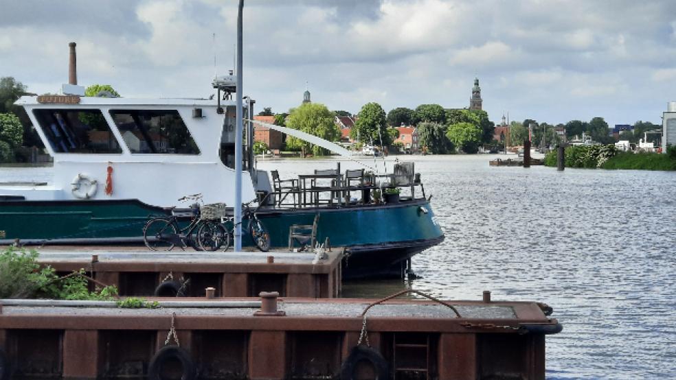 Im Leeraner Industriehafen wird in der Fahrrinne und im Bereich von Kaianlagen die Solltiefe von sechs Metern hergestellt. © Foto: Szyska