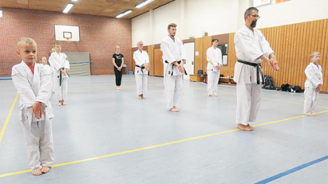 »100 Karate Kata« beim TuS