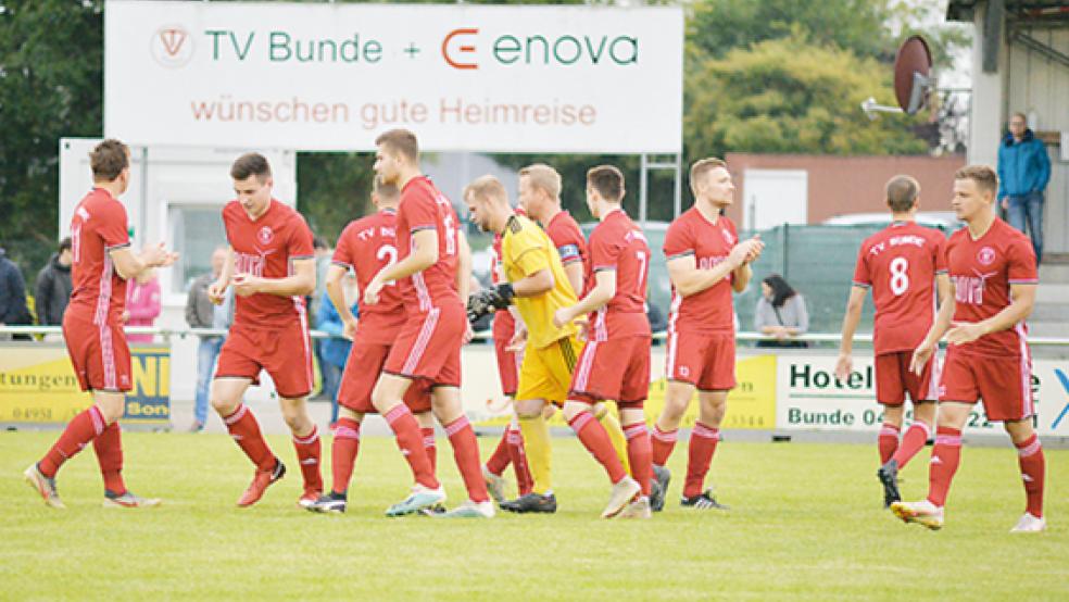 Die Bezirksliga-Fußballler des TV Bunde sind in der laufenden Saison voll im Soll. Neben 17 Punkten aus acht Spielen steht unter dem Strich auch der Einzug ins Achtelfinale des Bezirkspokals.  © Foto: Born