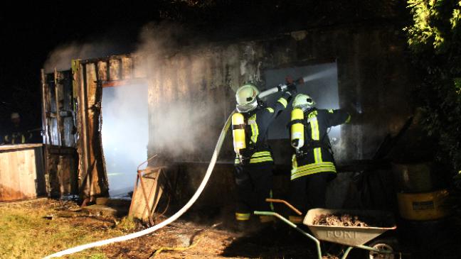 20-Fuß-Container brennt komplett aus