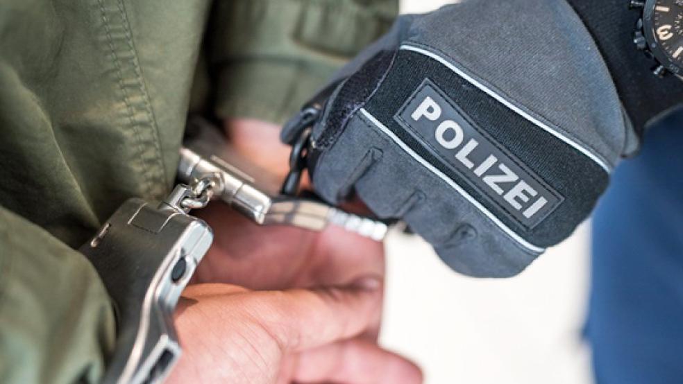 Am Bahnhof in Leer wurde am Sonntag ein per Haftbefehl gesuchter Mann festgenommen.  © Foto: Bundespolizei