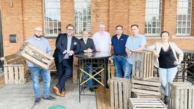 75 Weinkisten an das Zollhaus gespendet